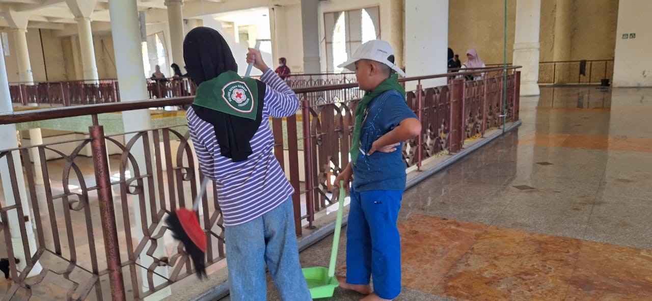 Aksi Sosial PMI Kota Tarakan di Kegiatan Bersih Masjid