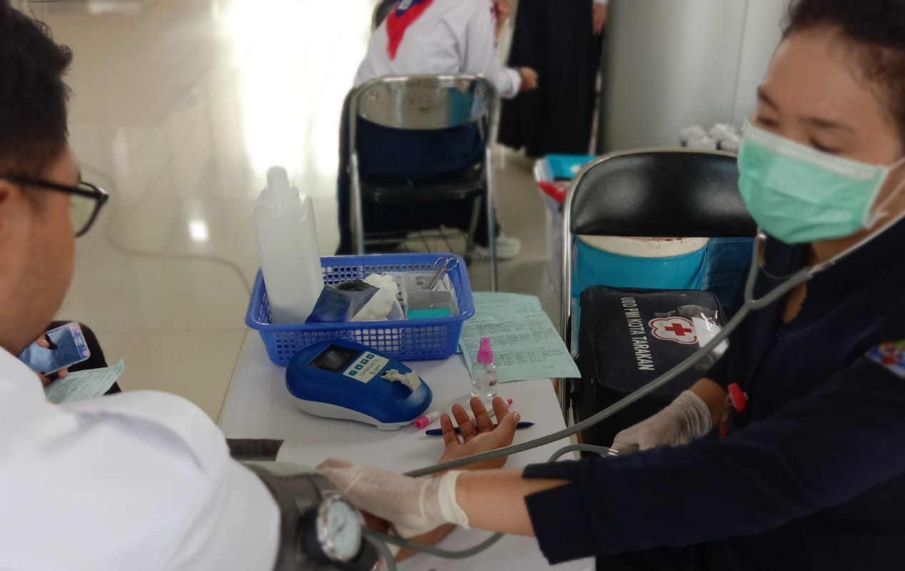 Bakti Sosial donor darah yang diadakan oleh UKM KSR PMI Universitas Borneo Tarakan
